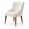 Chaise rembourrée en tissu bouclé blanc cassé, pieds en bois marron et finitions dorées, 58 × 62 × 88 cm